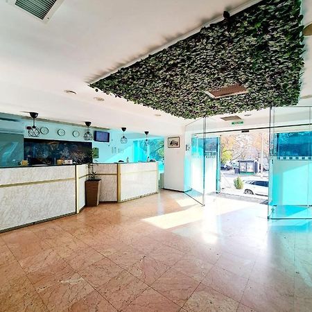 Hotel Mojo Bucarest Esterno foto