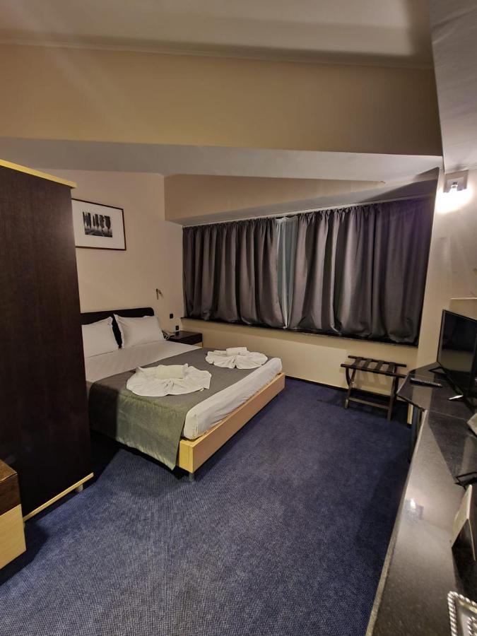Hotel Mojo Bucarest Esterno foto