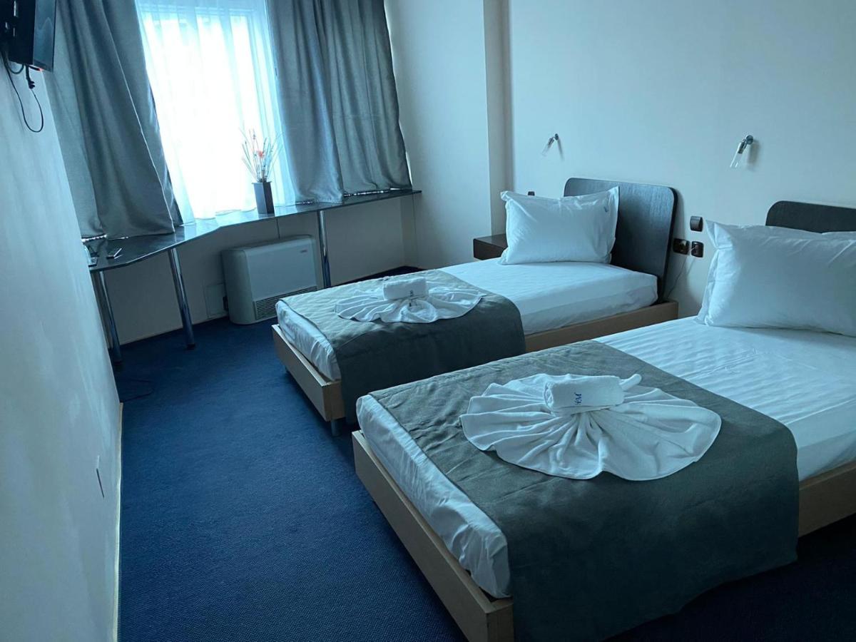 Hotel Mojo Bucarest Esterno foto