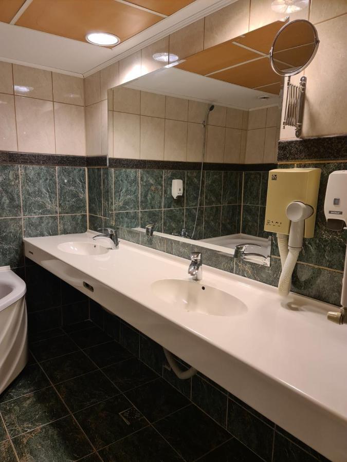 Hotel Mojo Bucarest Esterno foto