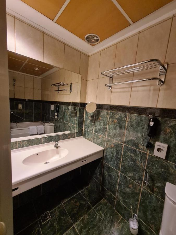 Hotel Mojo Bucarest Esterno foto